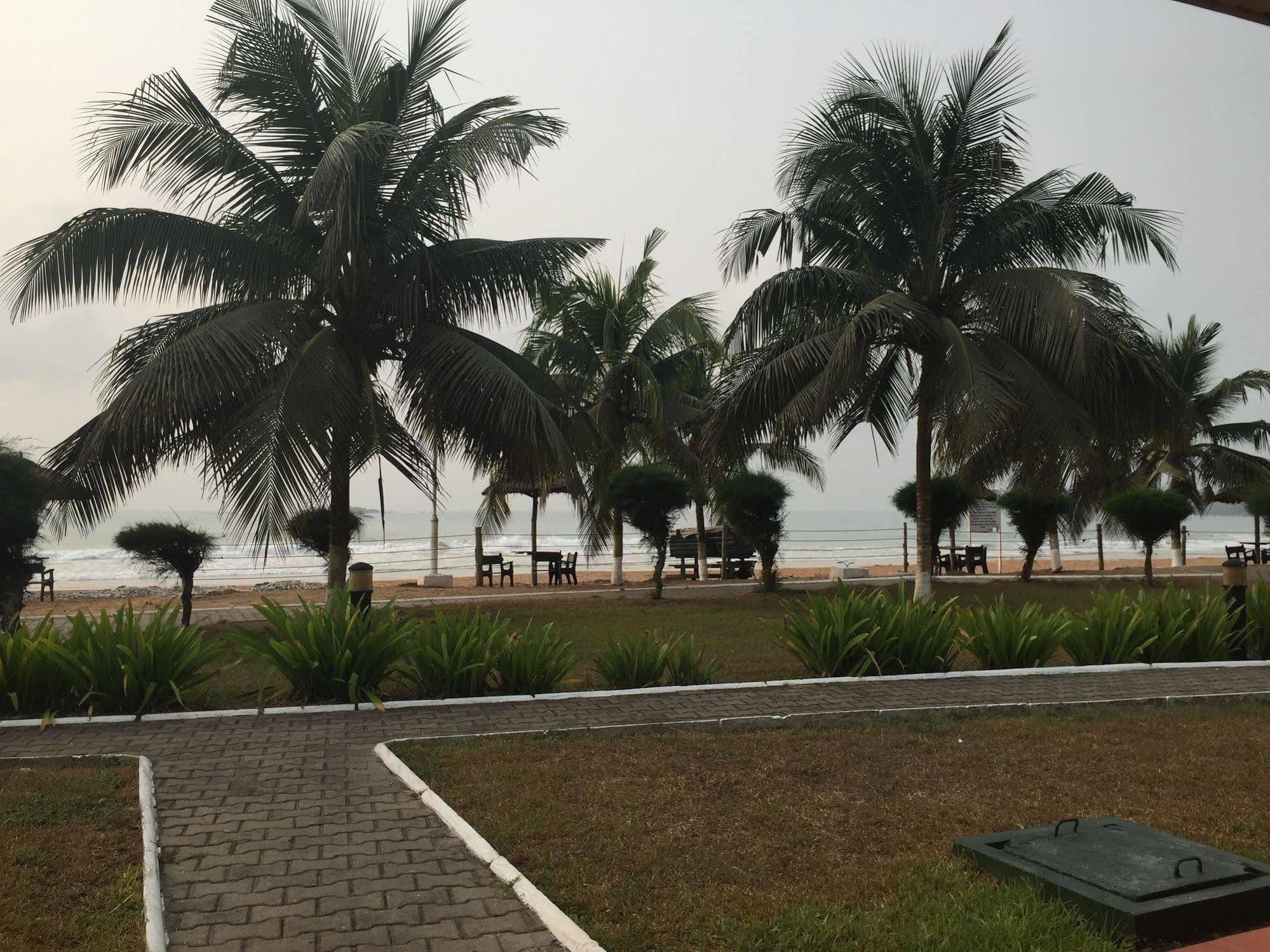 Busua Beach Resort Takoradi Buitenkant foto