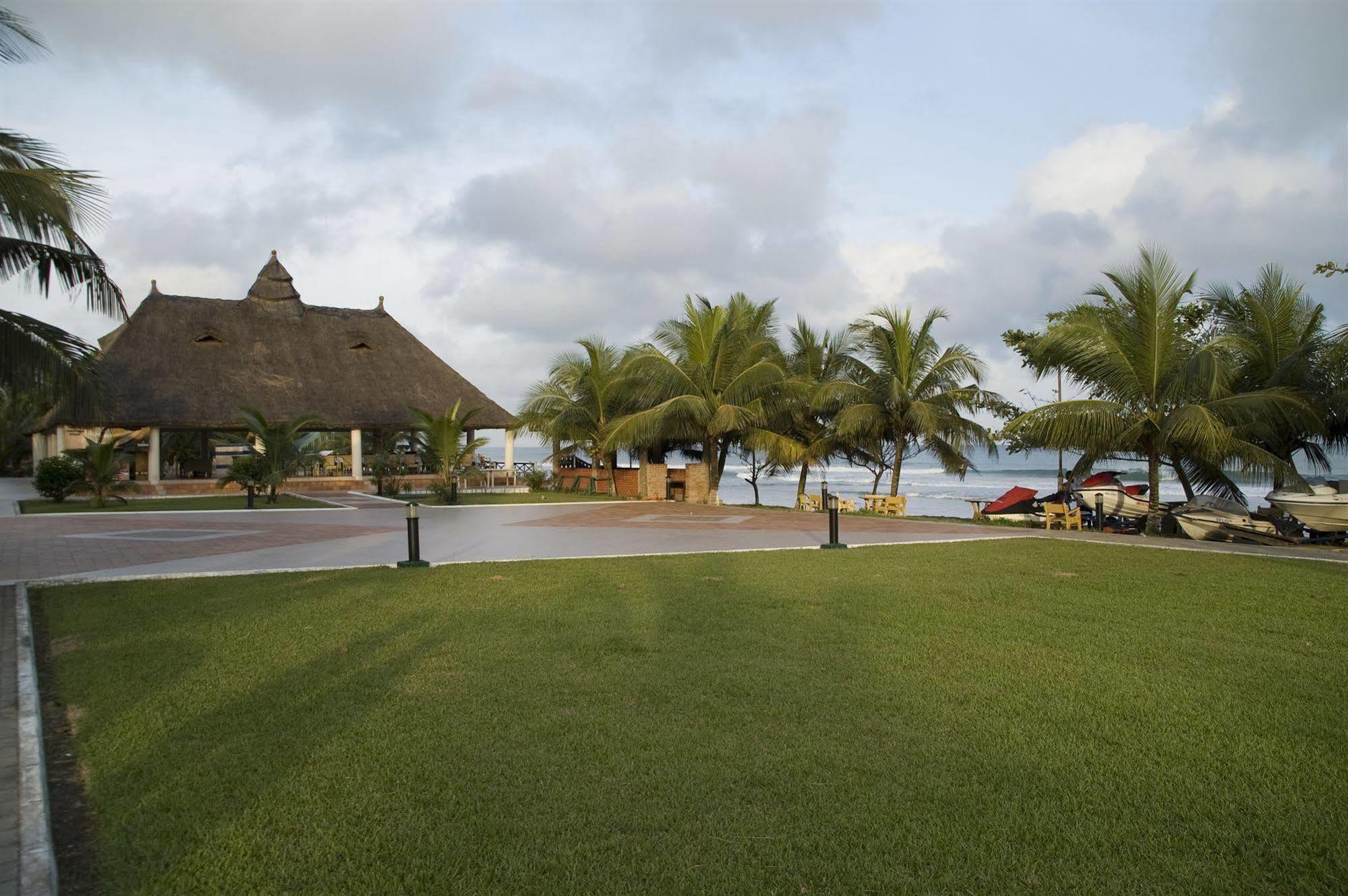 Busua Beach Resort Takoradi Buitenkant foto